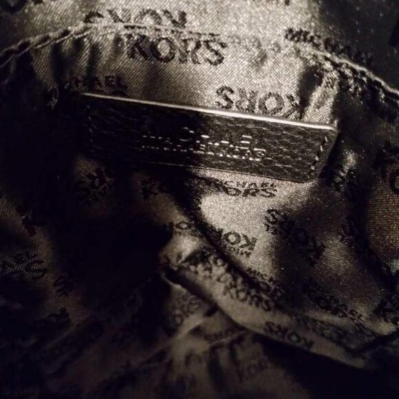 MICHAEL KORS POCKETBOOK NWT - Picture 5 of 9